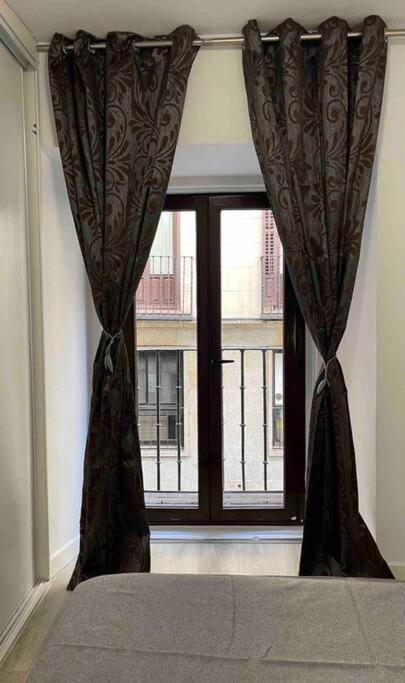 Encantador Apartamento Plaza Mayor Madrid Centro エクステリア 写真